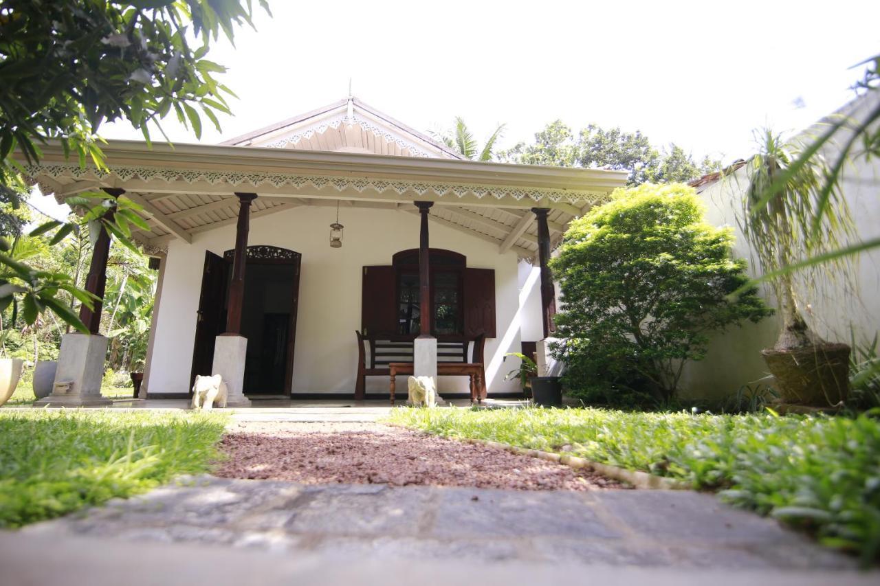Villa Lotus Хіккадува Екстер'єр фото